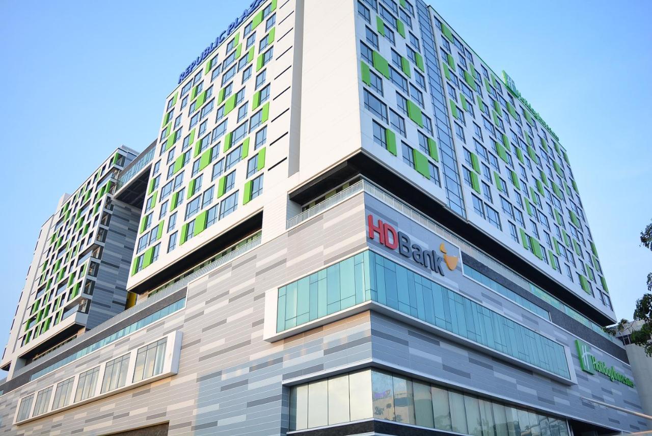 Republic Saigon Airport Suites